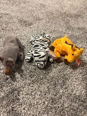 Lot of 3 original TY Beanie Babies with PVC pellets 1995-96 rhino giraffe